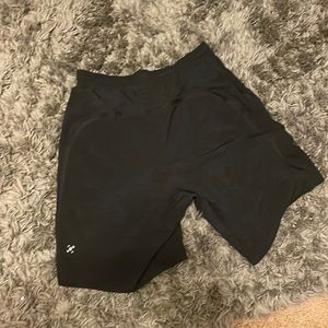 Lululemon pacebreaker 9 inch medium